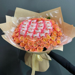Букет «Букет из 51 оранжевой розы с конфетами Raffaello»